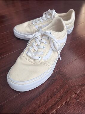 EUC - Vans Women's Cream Low-Top Canvas Sneakers